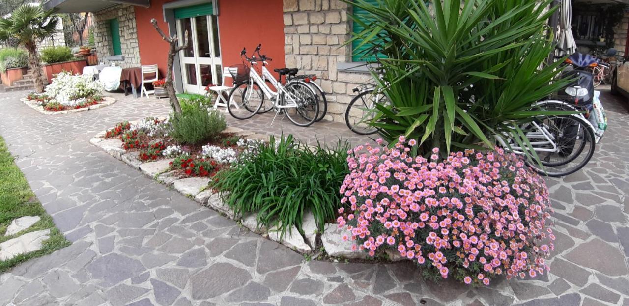 Villa Leilani B&B Sale Marasino Buitenkant foto