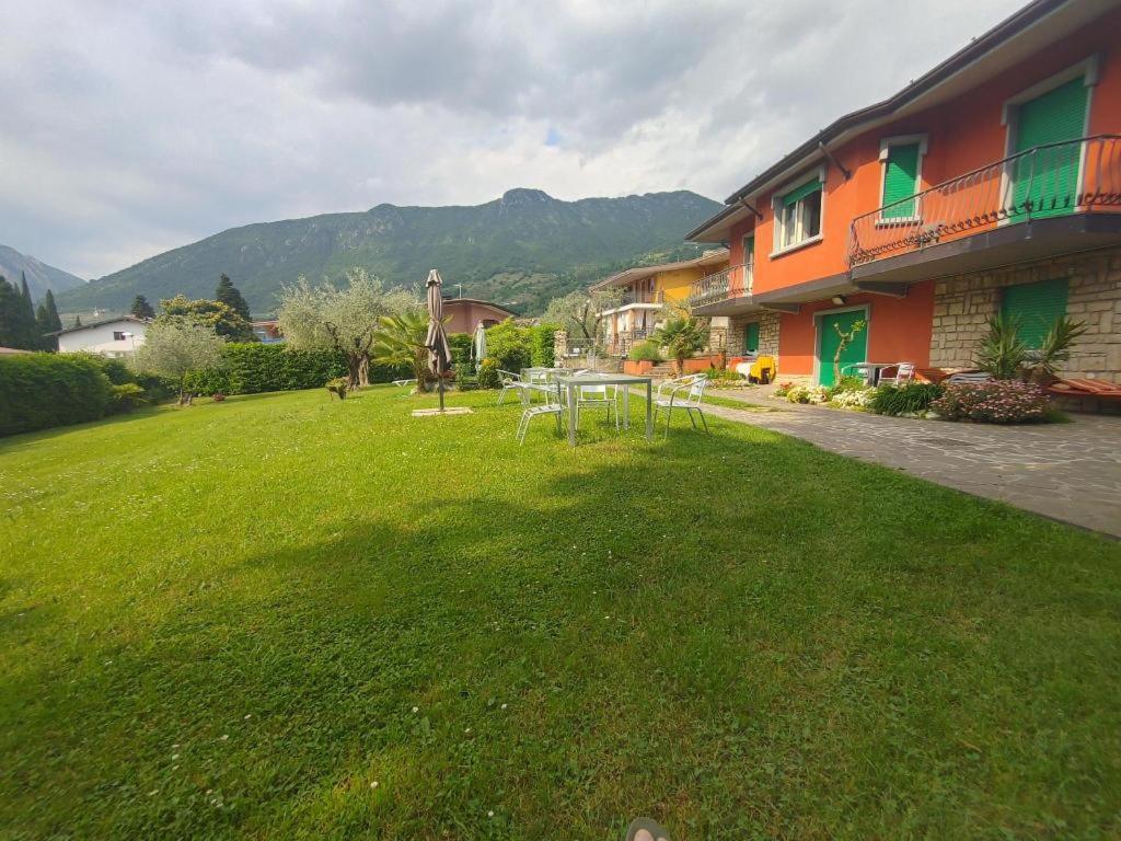 Villa Leilani B&B Sale Marasino Buitenkant foto